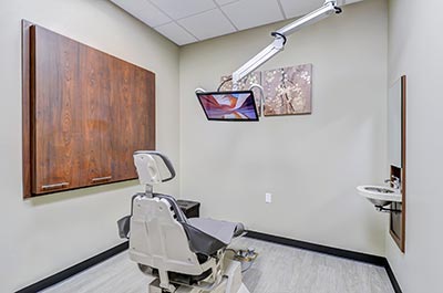 Pinewood Family Dental exam room and dental chair